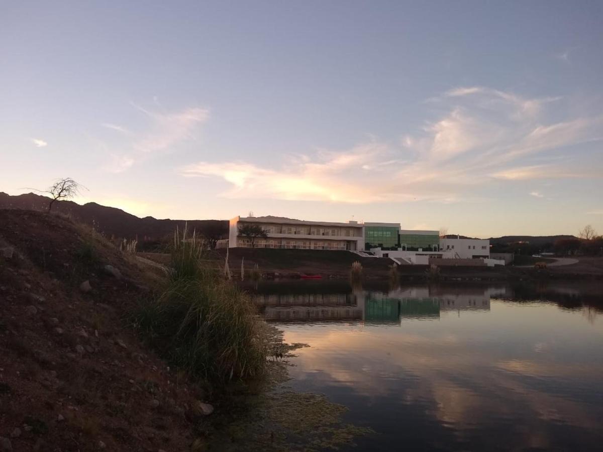 Hotel Cantera Respira Campo ポトレロ・デ・ロス・フネス エクステリア 写真