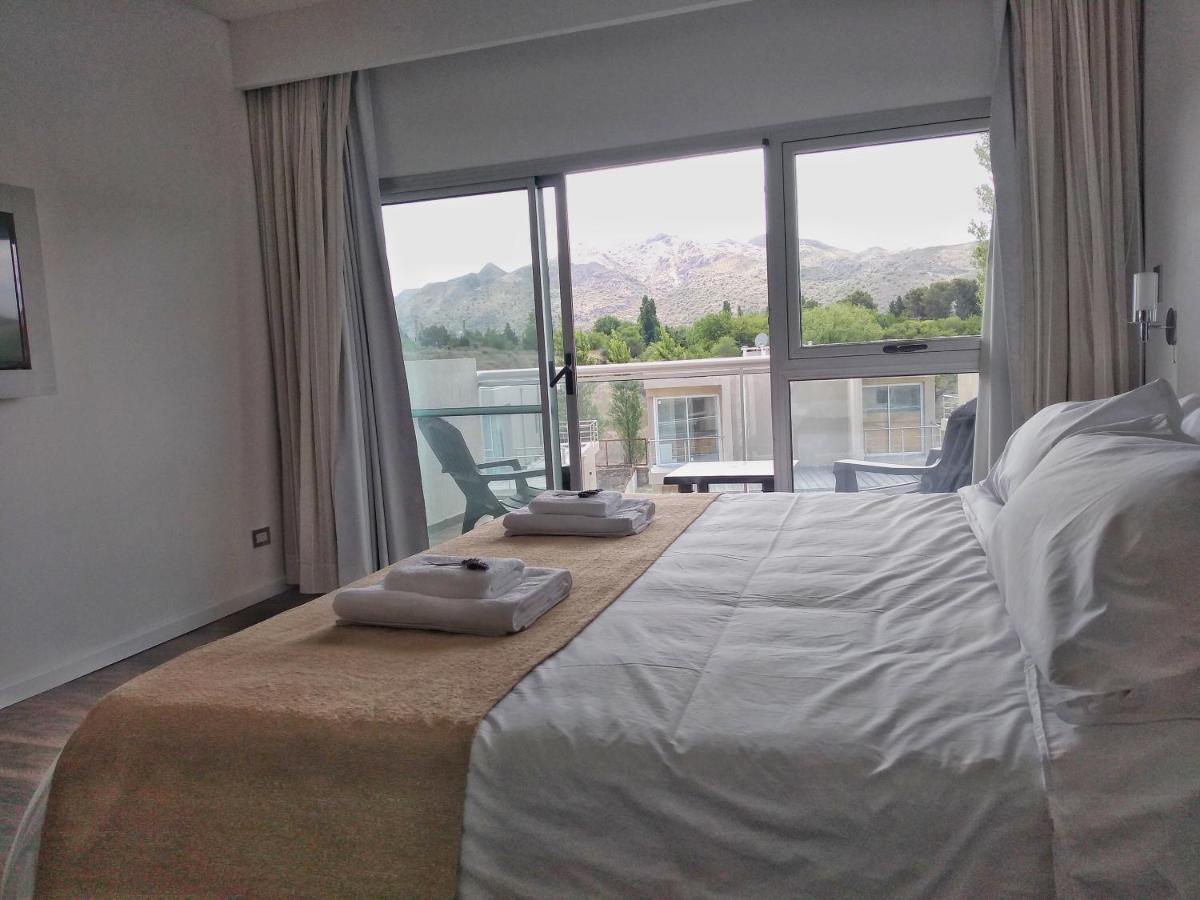 Hotel Cantera Respira Campo ポトレロ・デ・ロス・フネス エクステリア 写真
