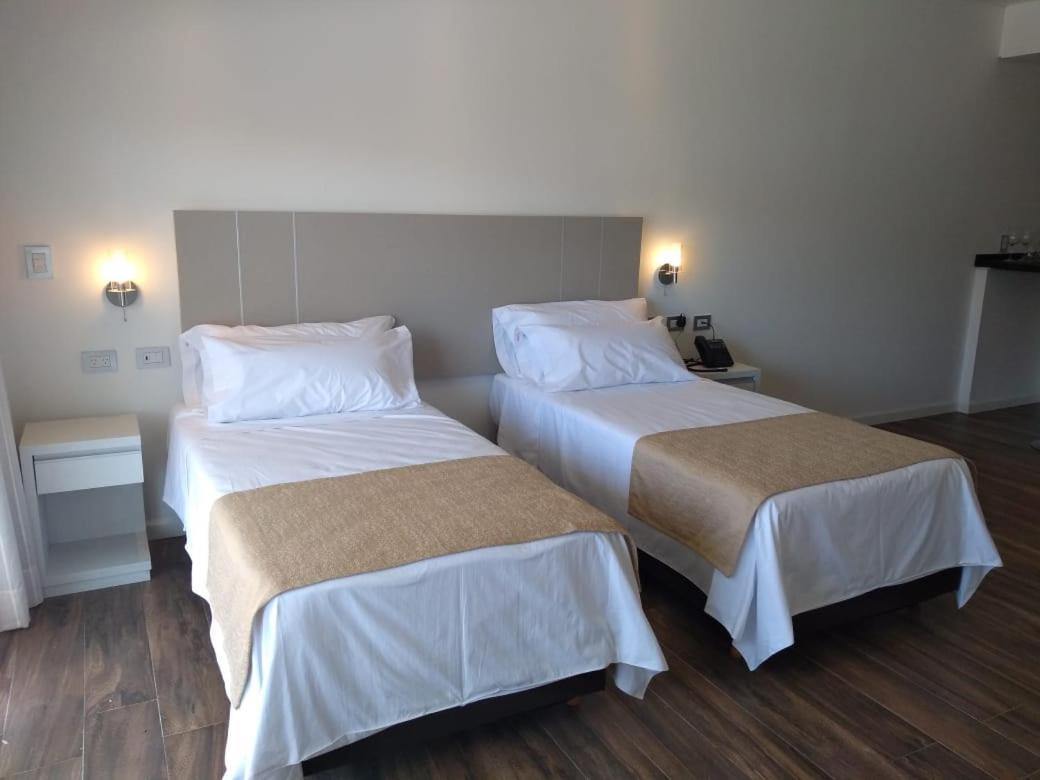 Hotel Cantera Respira Campo ポトレロ・デ・ロス・フネス エクステリア 写真